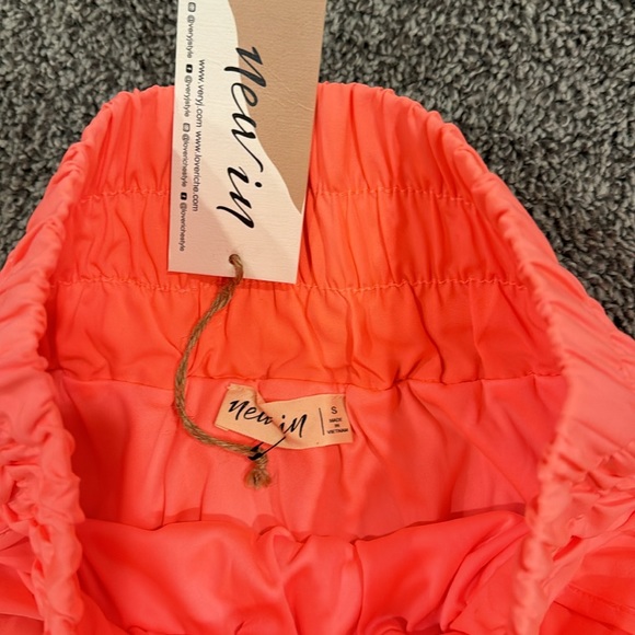 NWT New In neon coral active shorts size small. - Picture 2 of 7